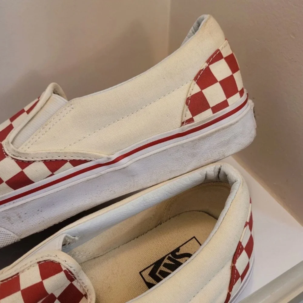 VANS Men's Size 9.5  Slip-On Checkerboard Skate Shoe  Red / Off White - Picture 6 of 9